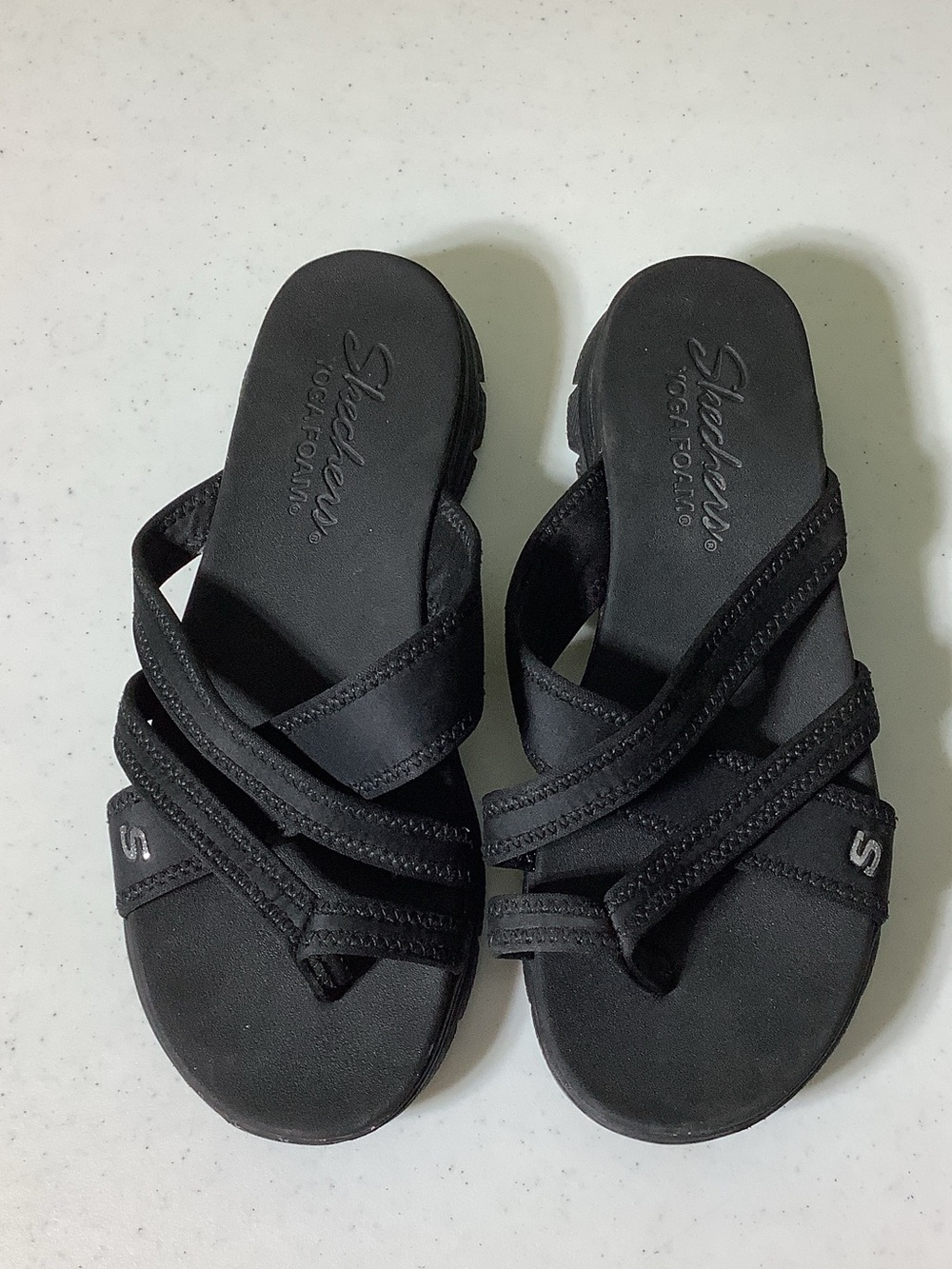 Skechers Yoga Foam black strappy thong sandals, size 7.5